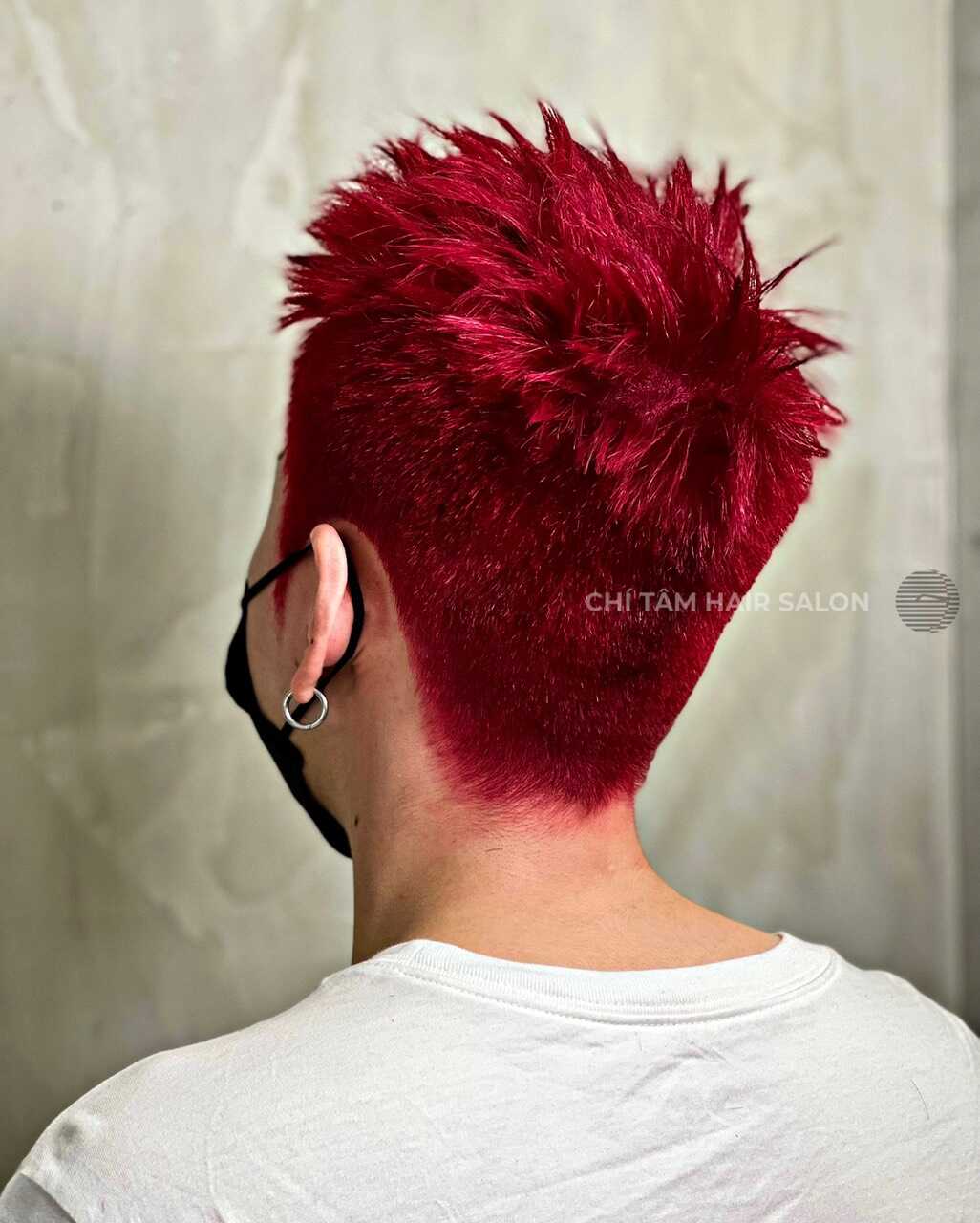 Xem ngay bức ảnh về tóc đỏ, điểm nhấn đầy sắc màu cho ngoại hình của bạn. Tóc đỏ im lặng nhưng lại toát lên sự nổi bật và cá tính, giúp bạn thể hiện được cá tính của mình.