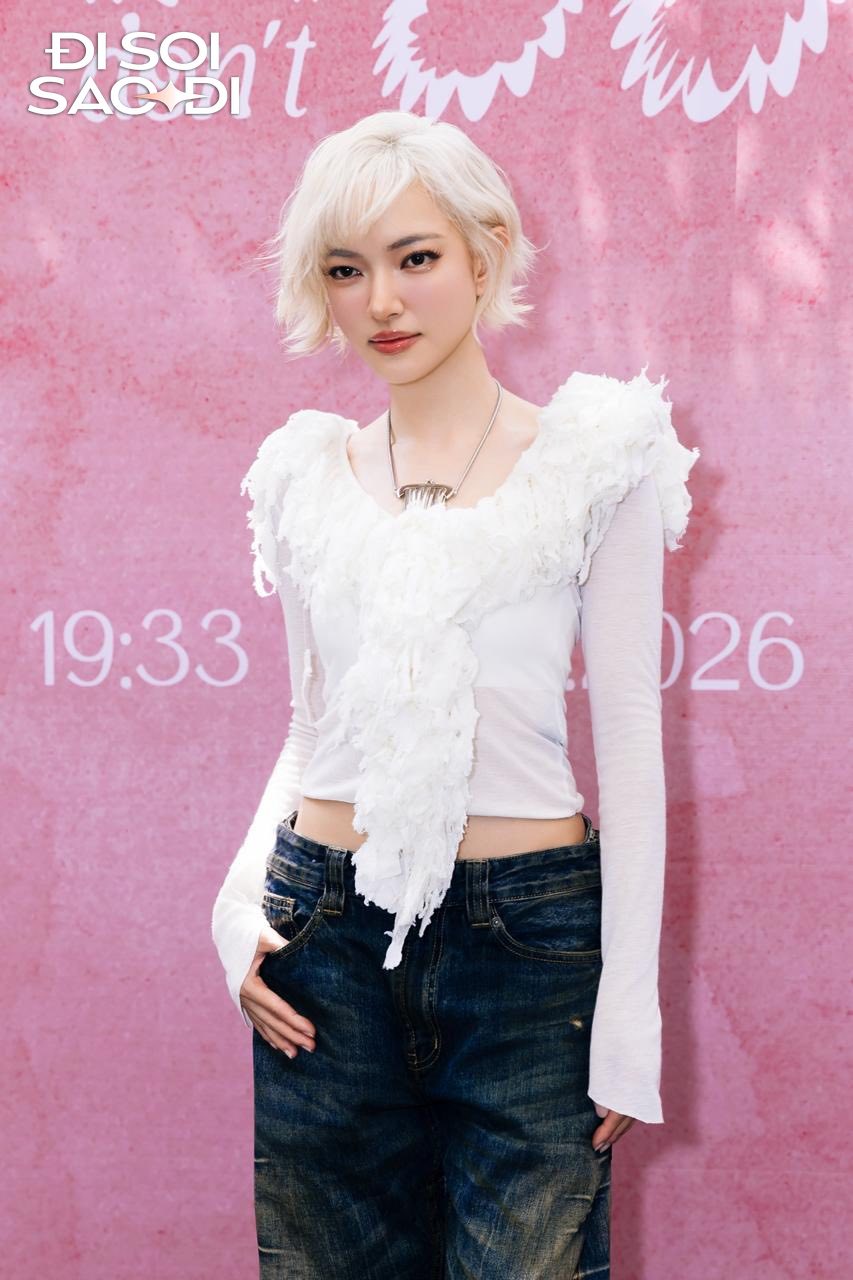 Châu Bùi tóc bạch kim tại Chí Tâm Hair Salon