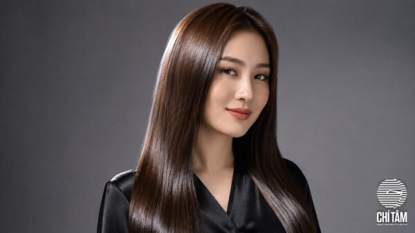 Toc dai nau hat de bong nhu guong sau khi phu bong hair gloss