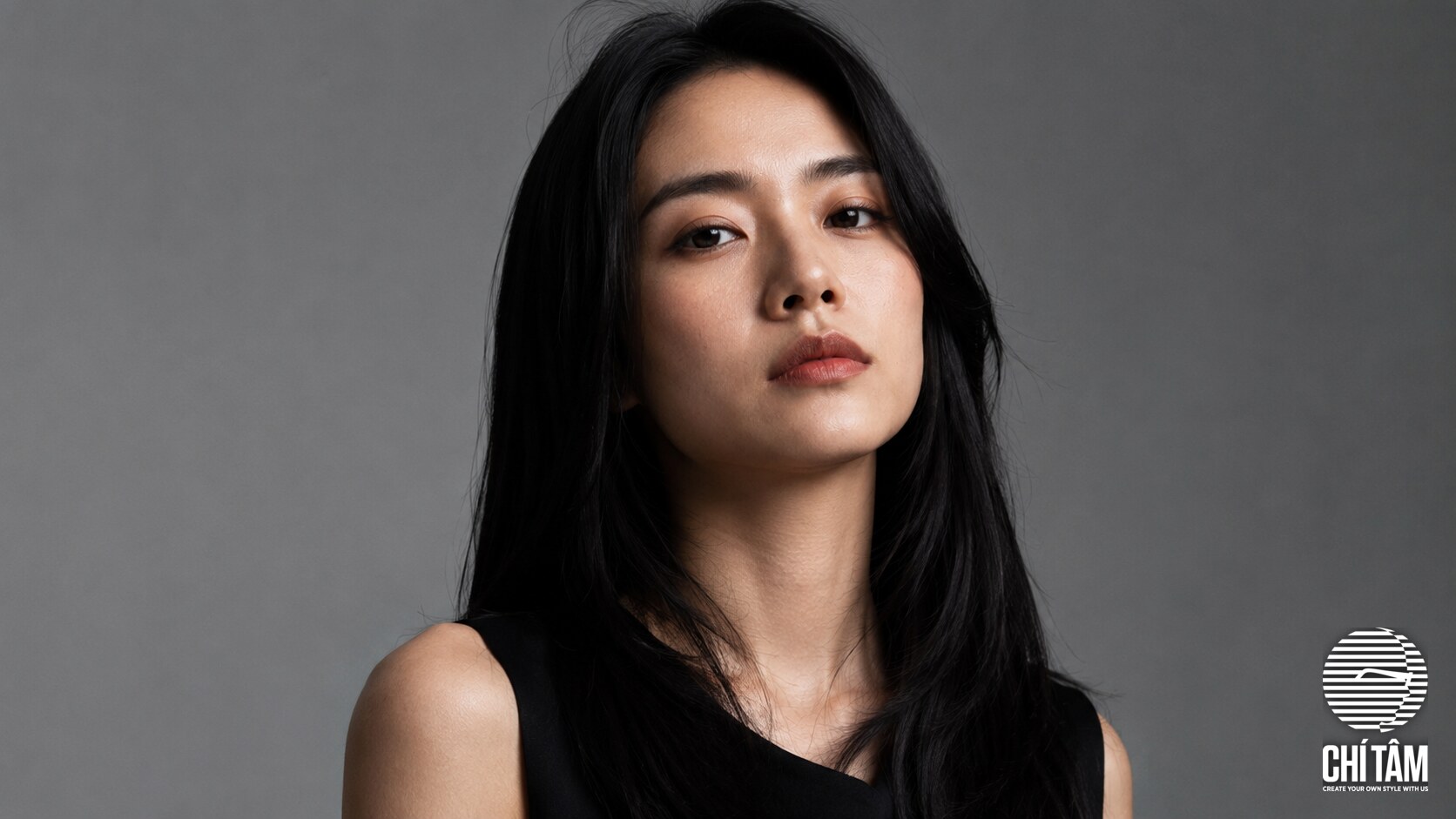 Tóc đen tự nhiên tạo tương phản cá tính sang trọng tại Chí Tâm Hair Salon
