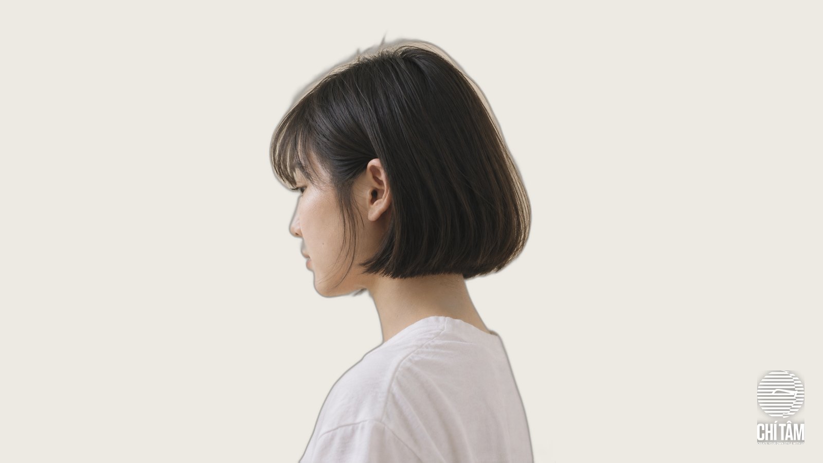 Tóc French bob ngắn ngang cằm nhìn nghiêng với mái thưa kiểu Pháp tại Chí Tâm Hair Salon