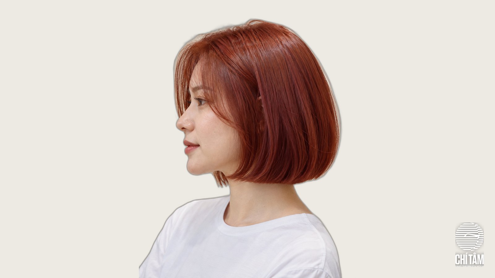 Tóc đỏ đồng bob ngắn ngang cằm - góc nghiêng