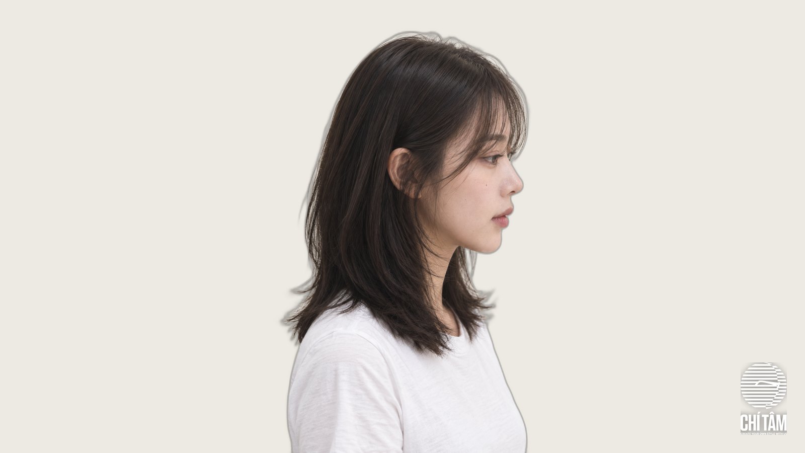Mái thưa nhìn nghiêng khoe độ dài layer ngang vai