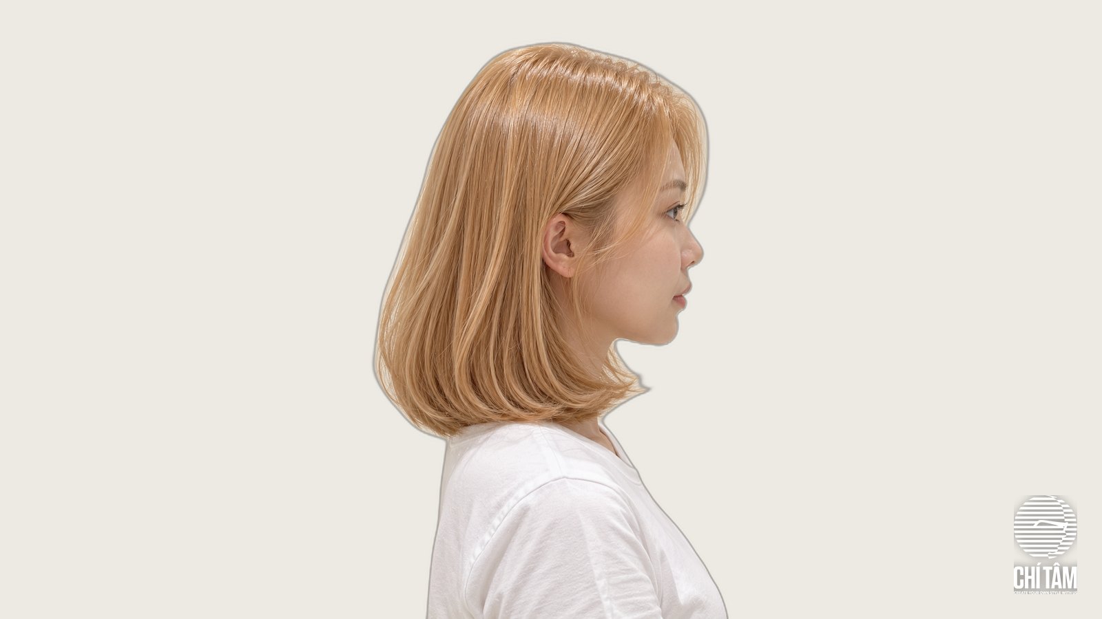 Tóc vàng mật ong honey blonde ngang vai nhìn nghiêng