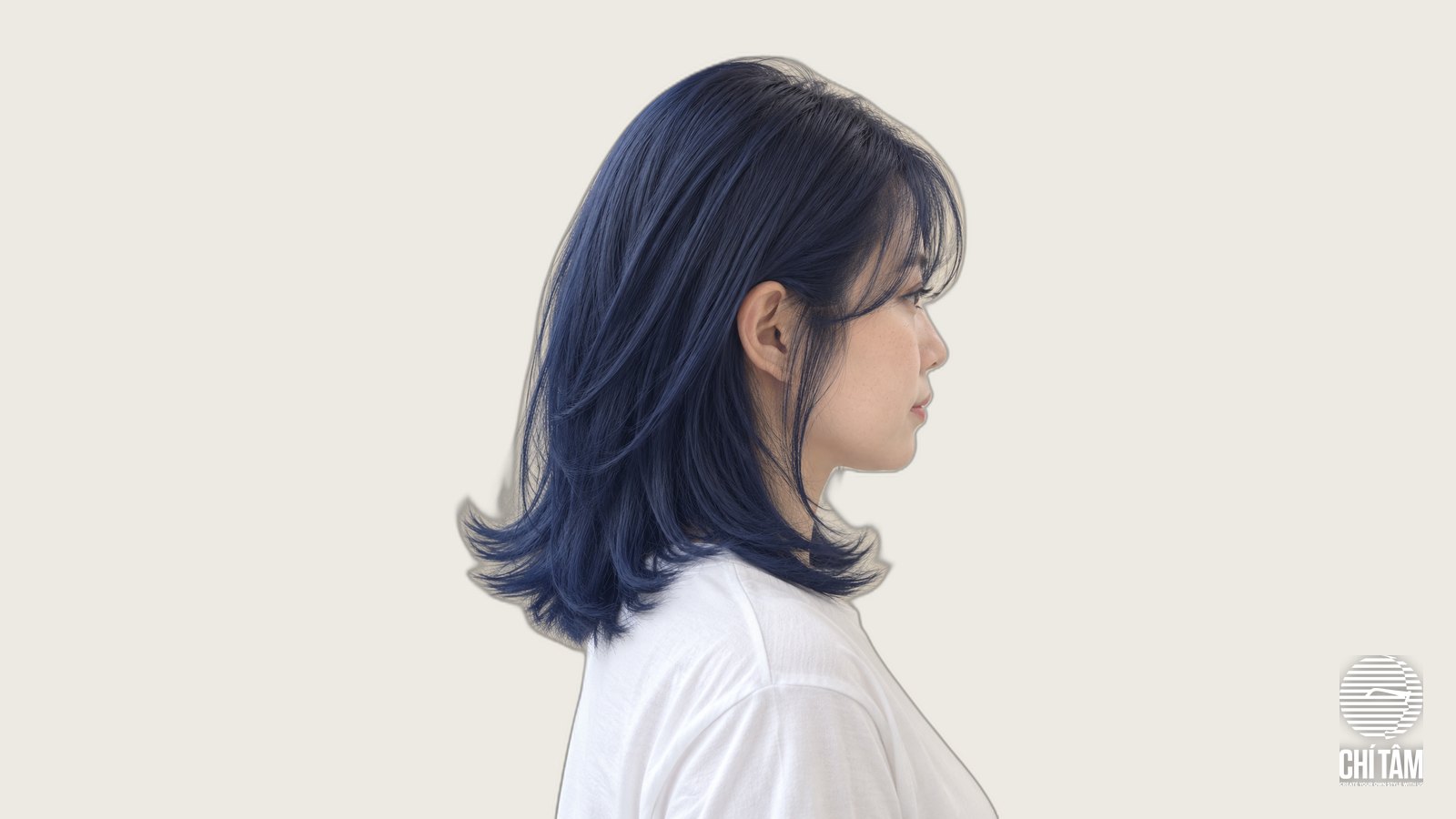 Tóc xanh navy layer ngang vai góc nghiêng tại Chí Tâm Hair Salon