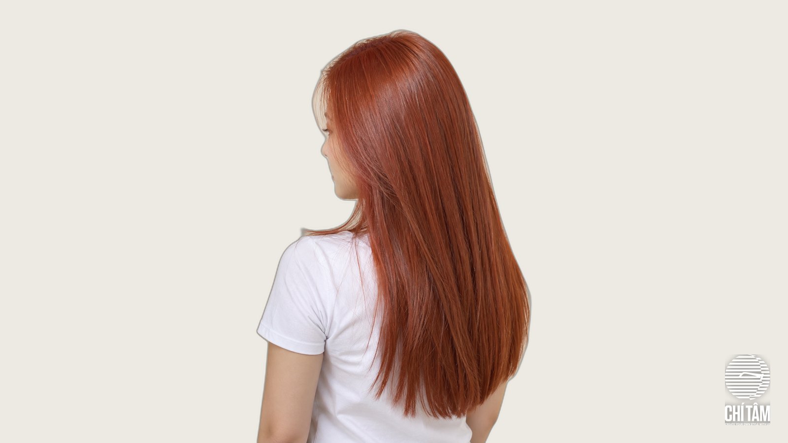 Tóc cam đất terracotta nhìn chéo phía sau, màu lên đều tới chân tóc