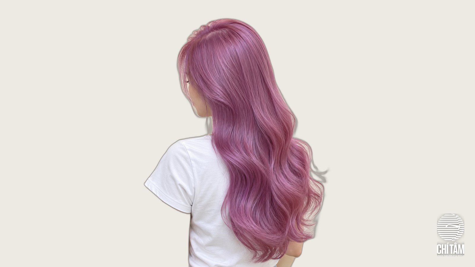 Tóc hồng tím orchid nhìn chéo phía sau, sóng tóc dài mềm