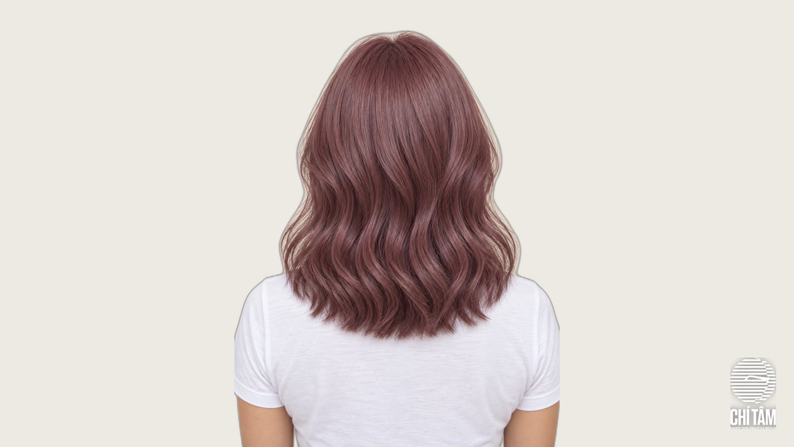 Tóc mauve hồng tím nhìn từ phía sau, màu lên đều từ chân tóc đến ngọn