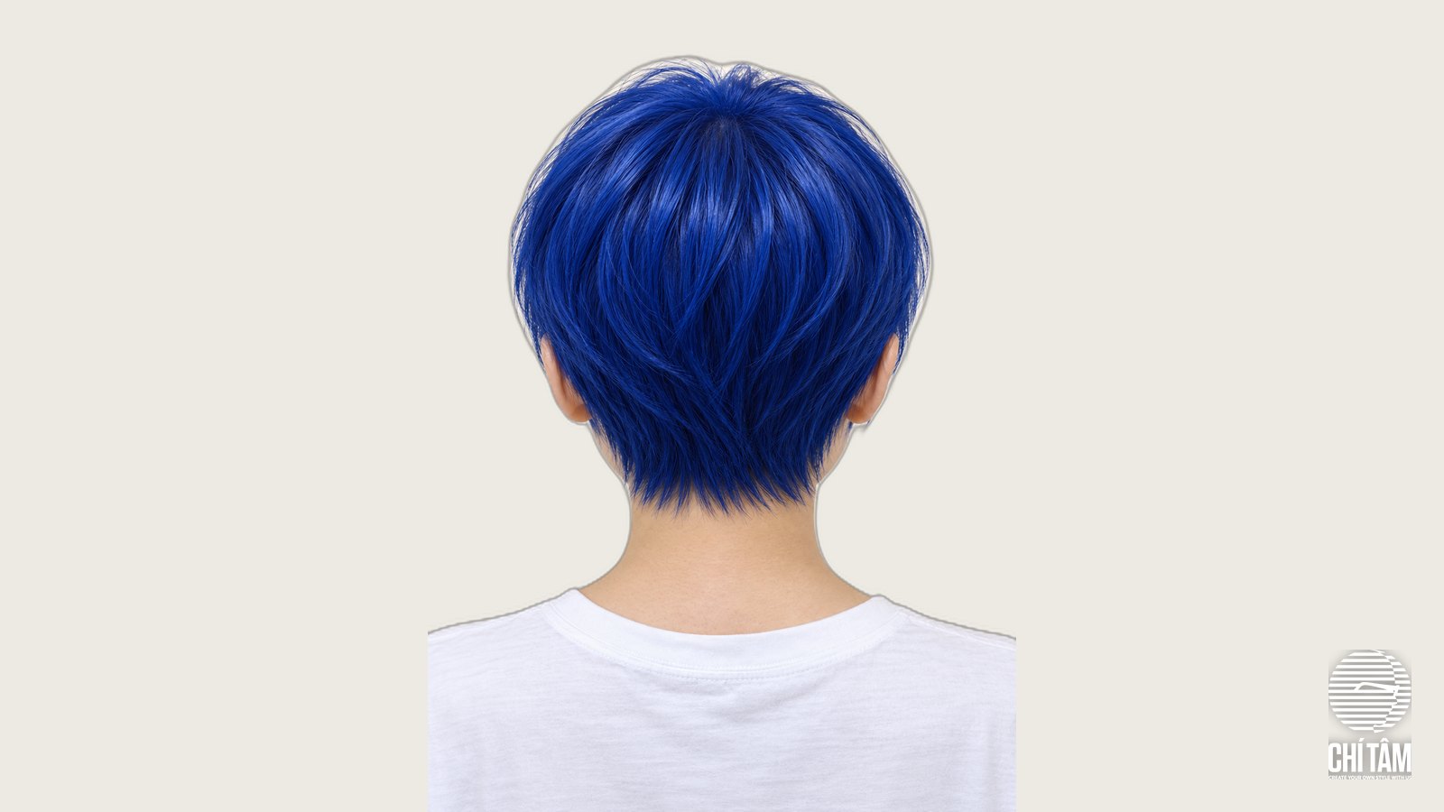 Tóc pixie xanh cobalt nhìn từ phía sau, chân tóc lên màu đều