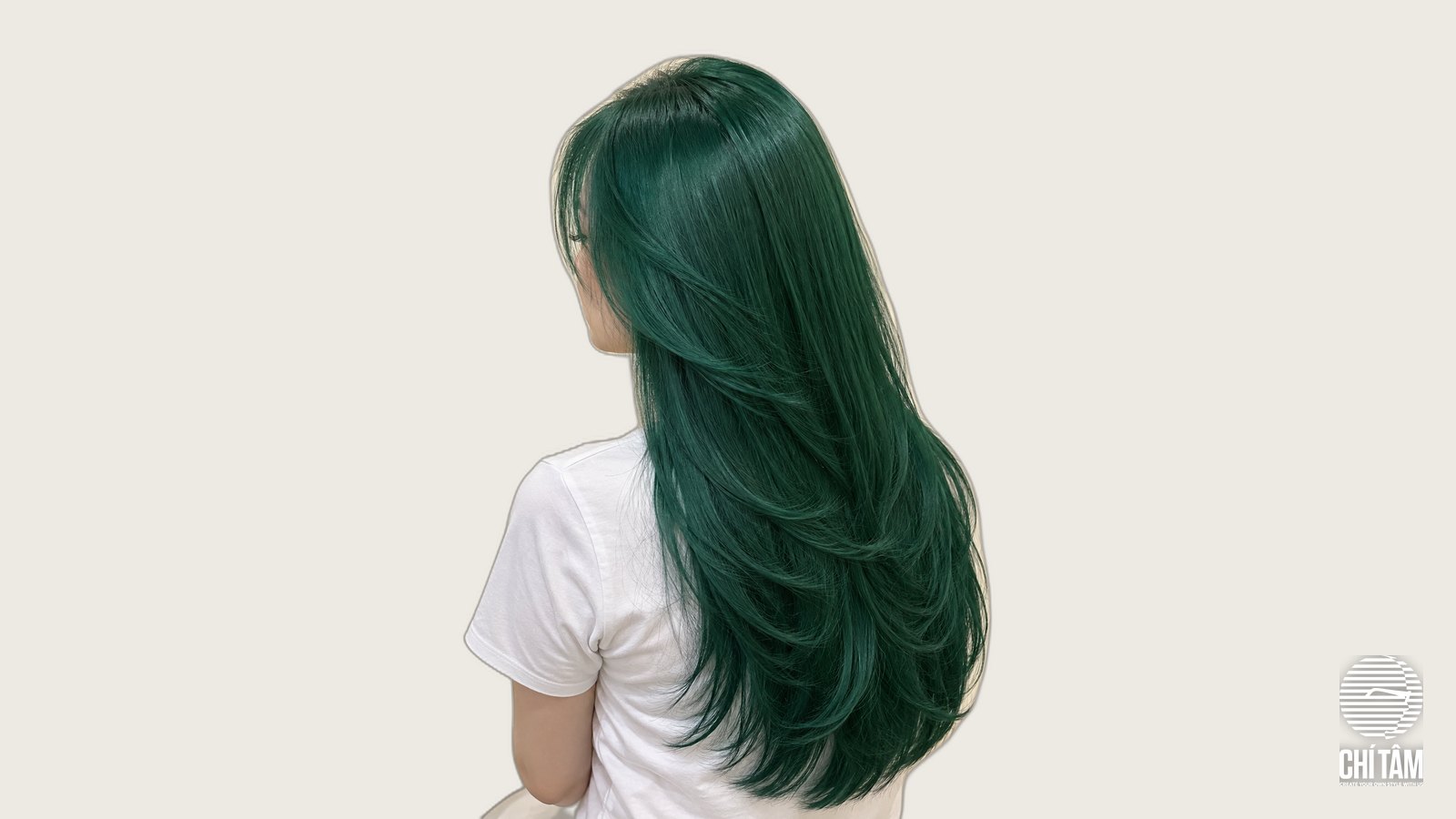 Tóc xanh emerald layer dài, góc chéo sau
